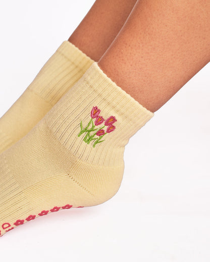 Cropped Crew Butter Yellow Grip Socks