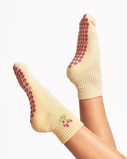 Cropped Crew Butter Yellow Grip Socks